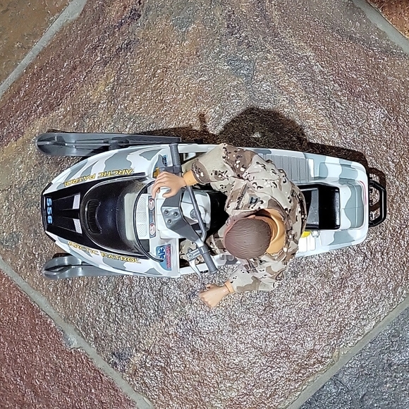 Vintage Lanard Toys Artic Patrol Snowmobile with Formative action figure - Picture 5 of 12